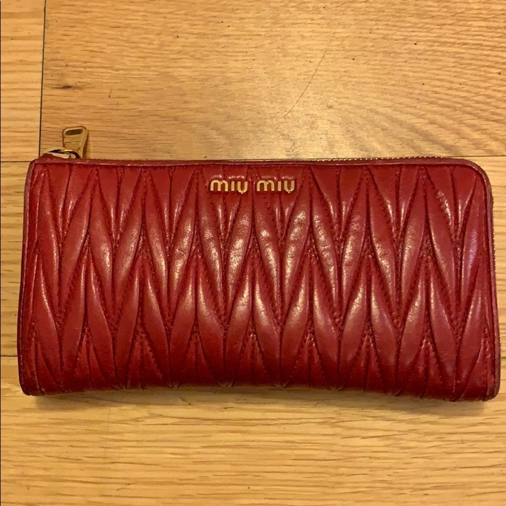Miu Miu matelasse lux red wallet